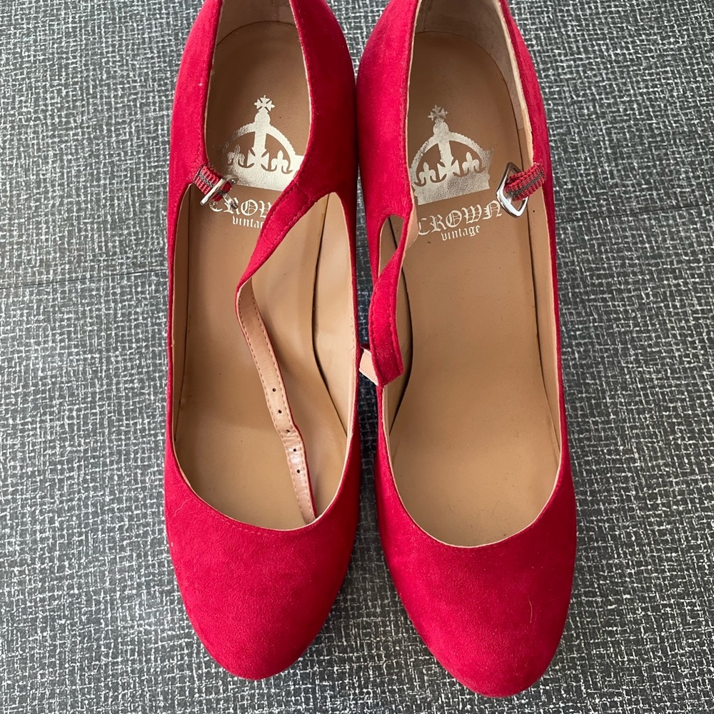 Crown Vintage Bold Red Heels - Picture 2 of 3